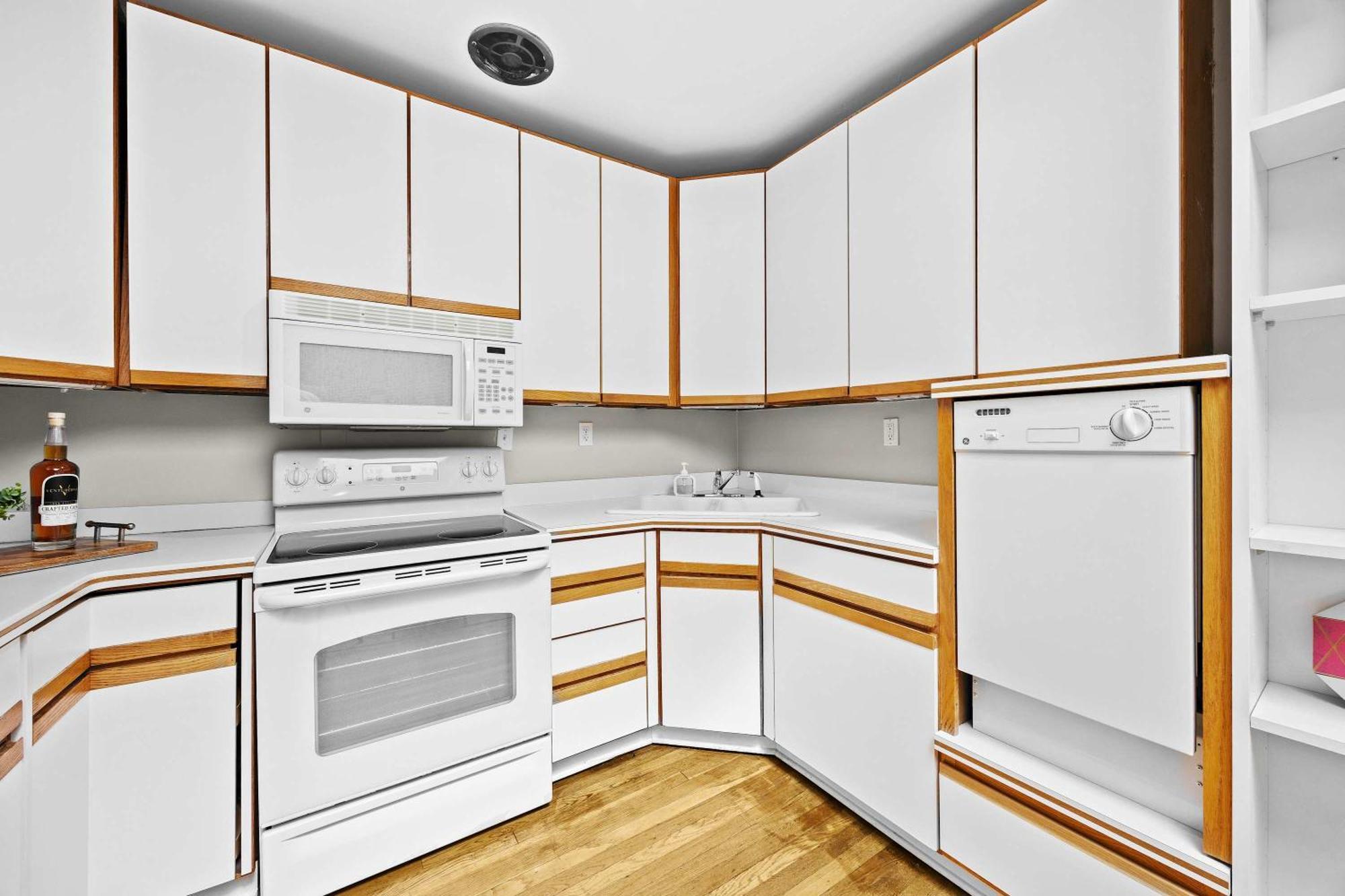 Apartment Cozy 1br Near Downtown King Bed Full Kitchen *