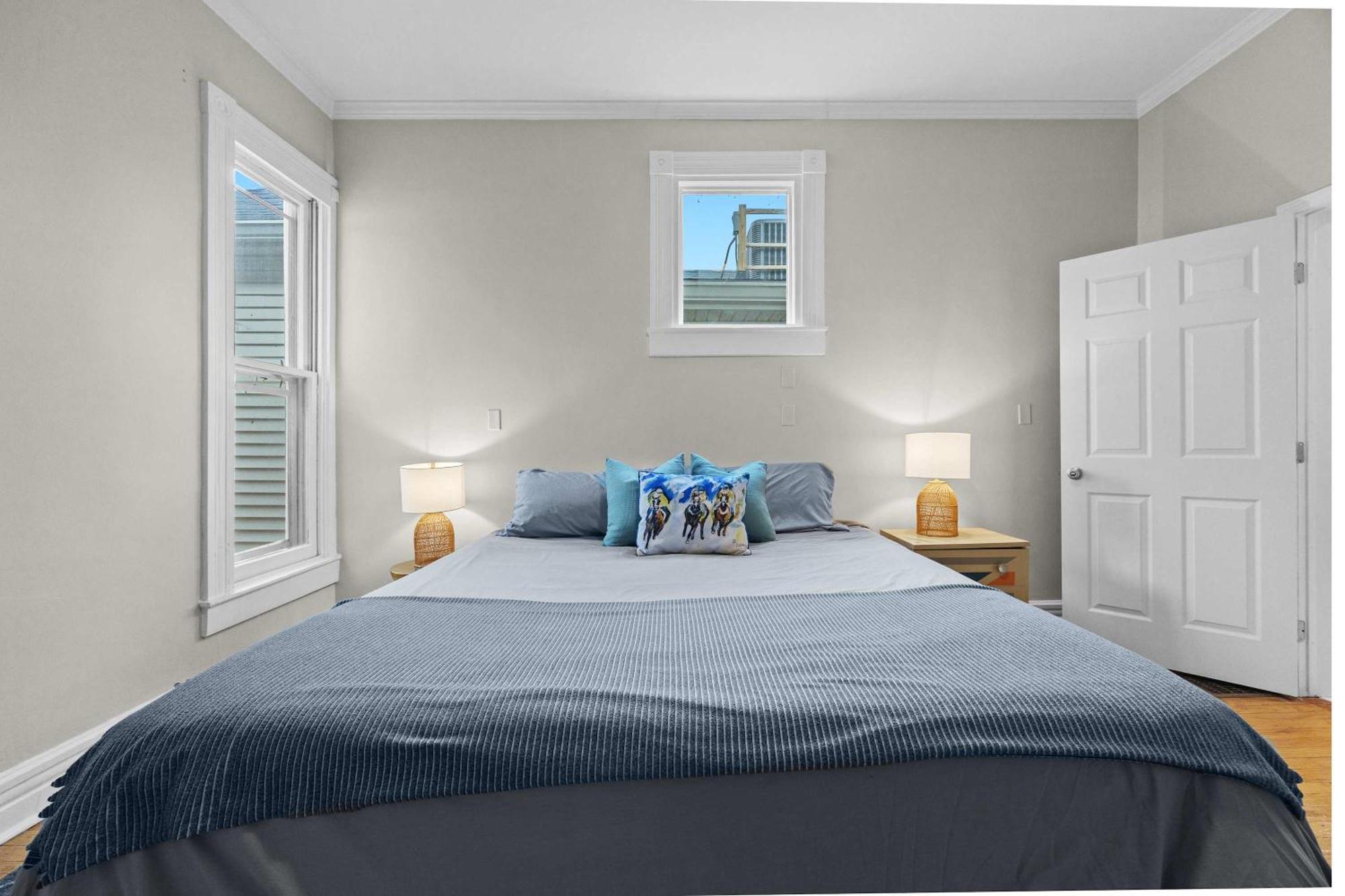 Cozy 1br Near Downtown King Bed Full Kitchen * Louisville