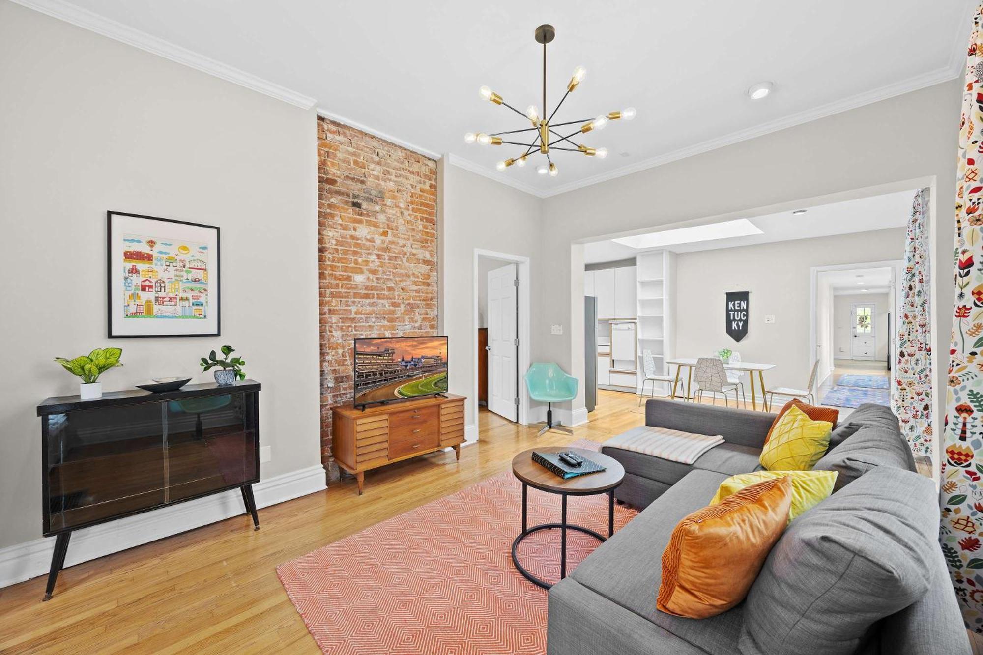 Cozy 1br Near Downtown King Bed Full Kitchen Apartment *