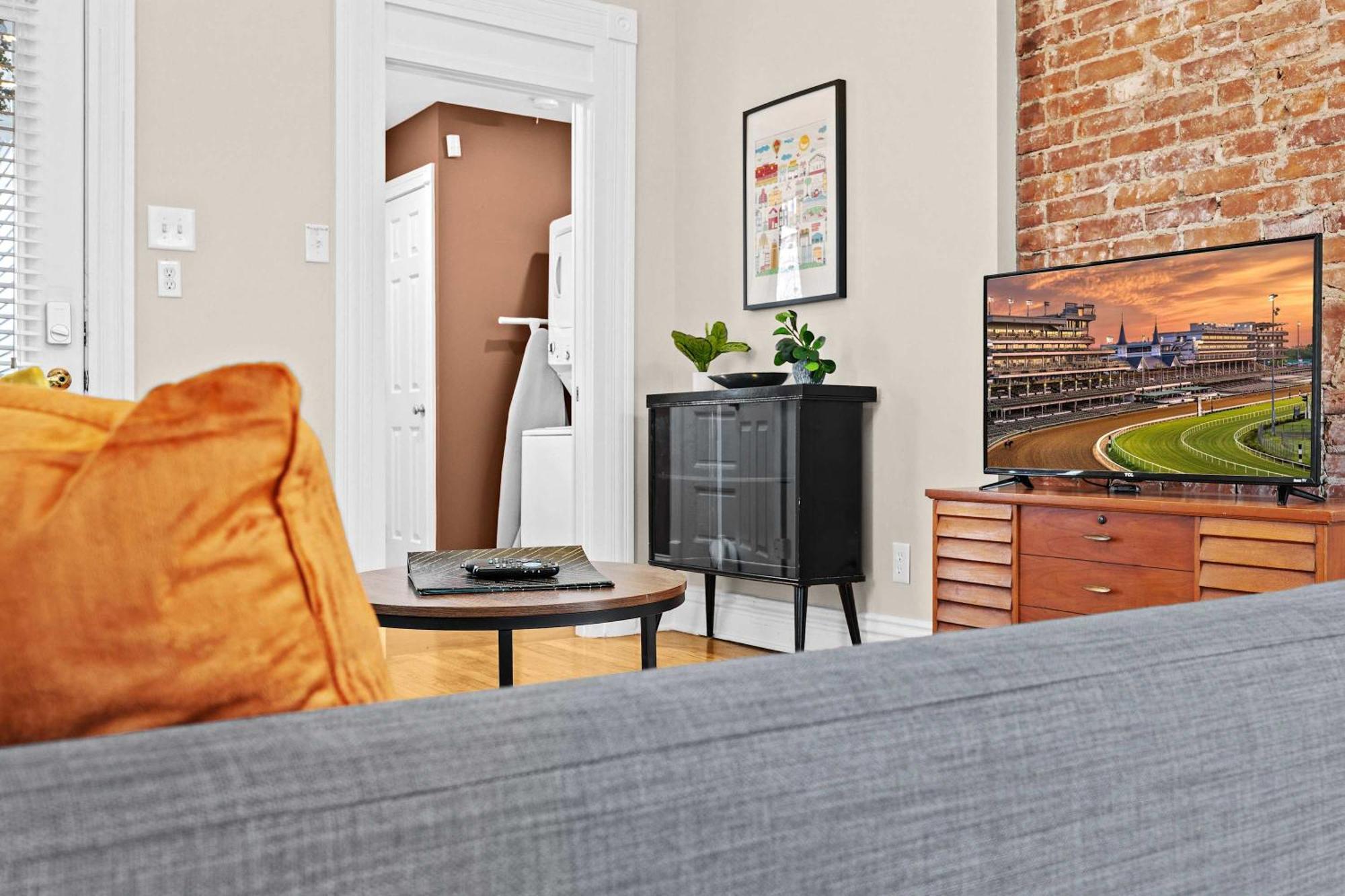 Apartment Cozy 1br Near Downtown King Bed Full Kitchen Louisville