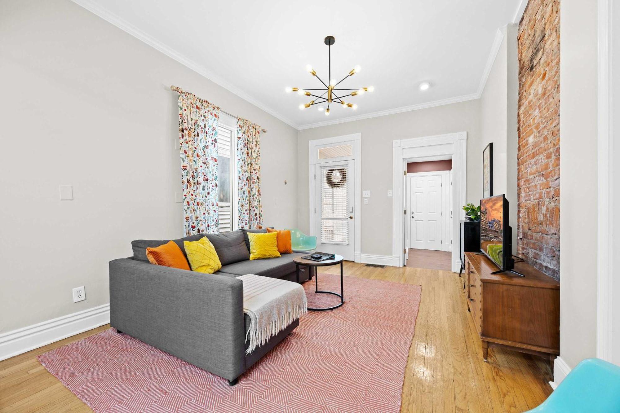 Cozy 1br Near Downtown King Bed Full Kitchen Louisville