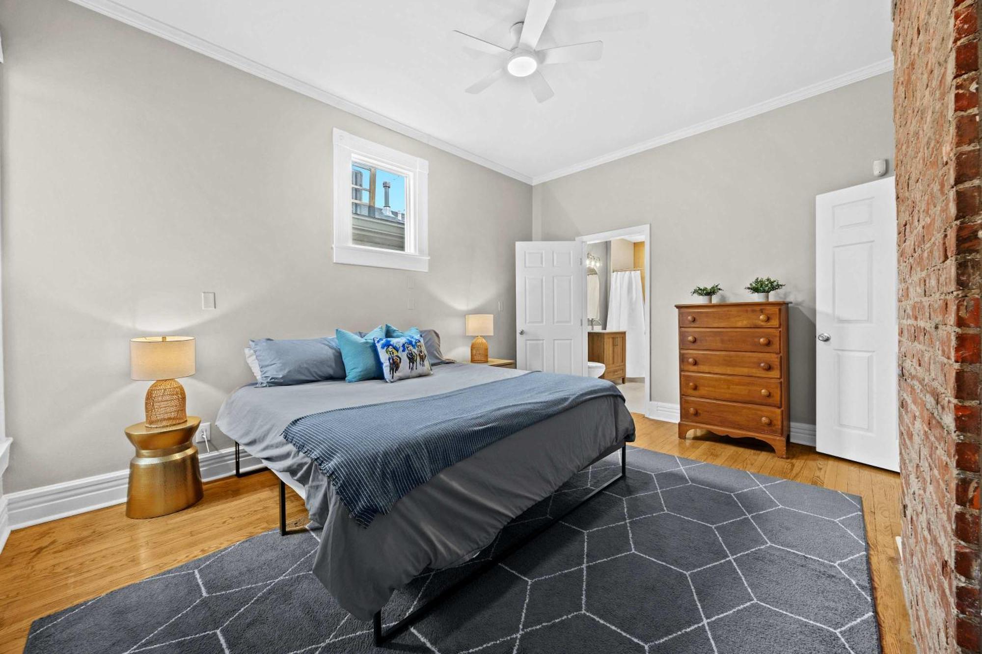 Apartment Cozy 1br Near Downtown King Bed Full Kitchen