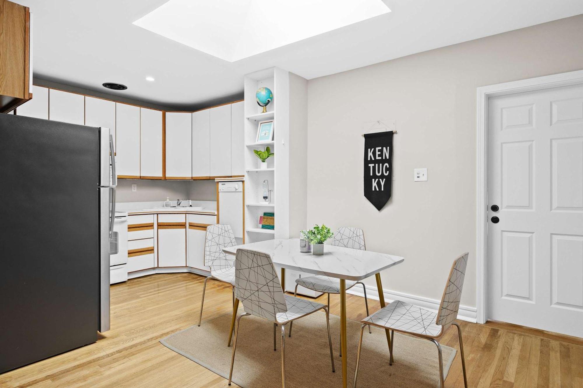 Apartment Cozy 1br Near Downtown King Bed Full Kitchen *
